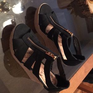 Black fabric sandal wedges